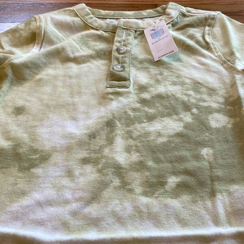 🍁Old Navy Long Sleeve Tee - Picture 3 of 7